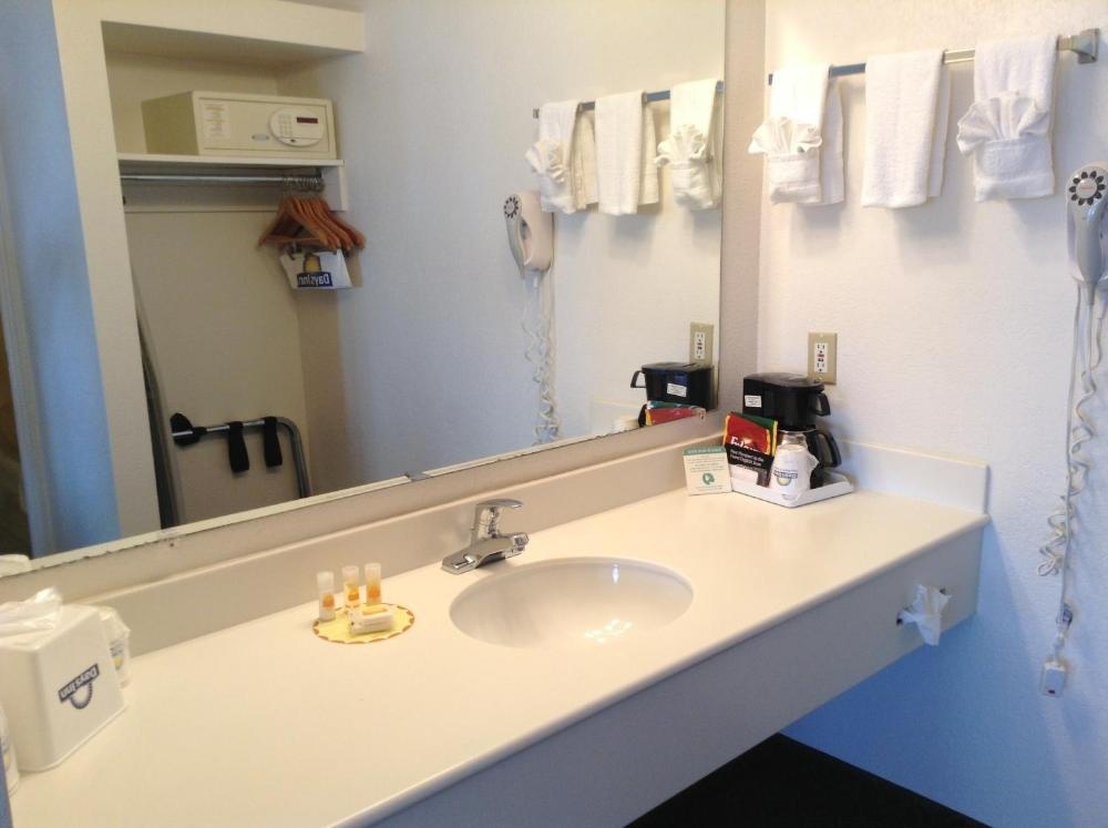 Days Inn by Wyndham Oceanside